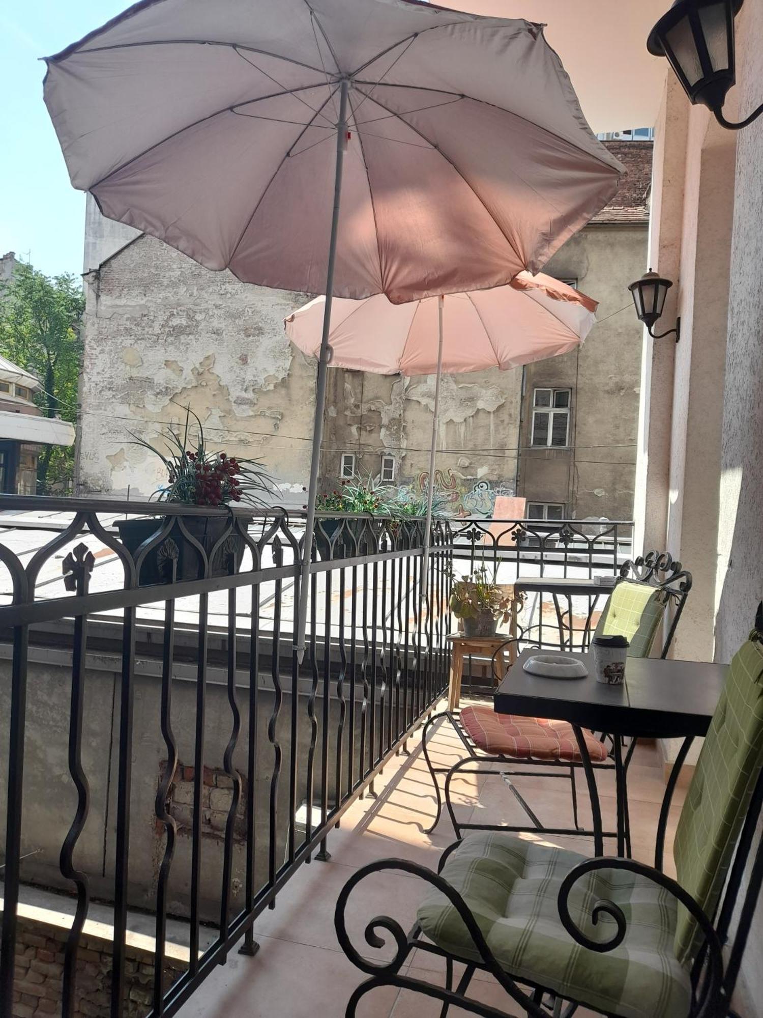 Authentic Belgrade Centre Hostel - Only Private Rooms Belgrado Exterior foto