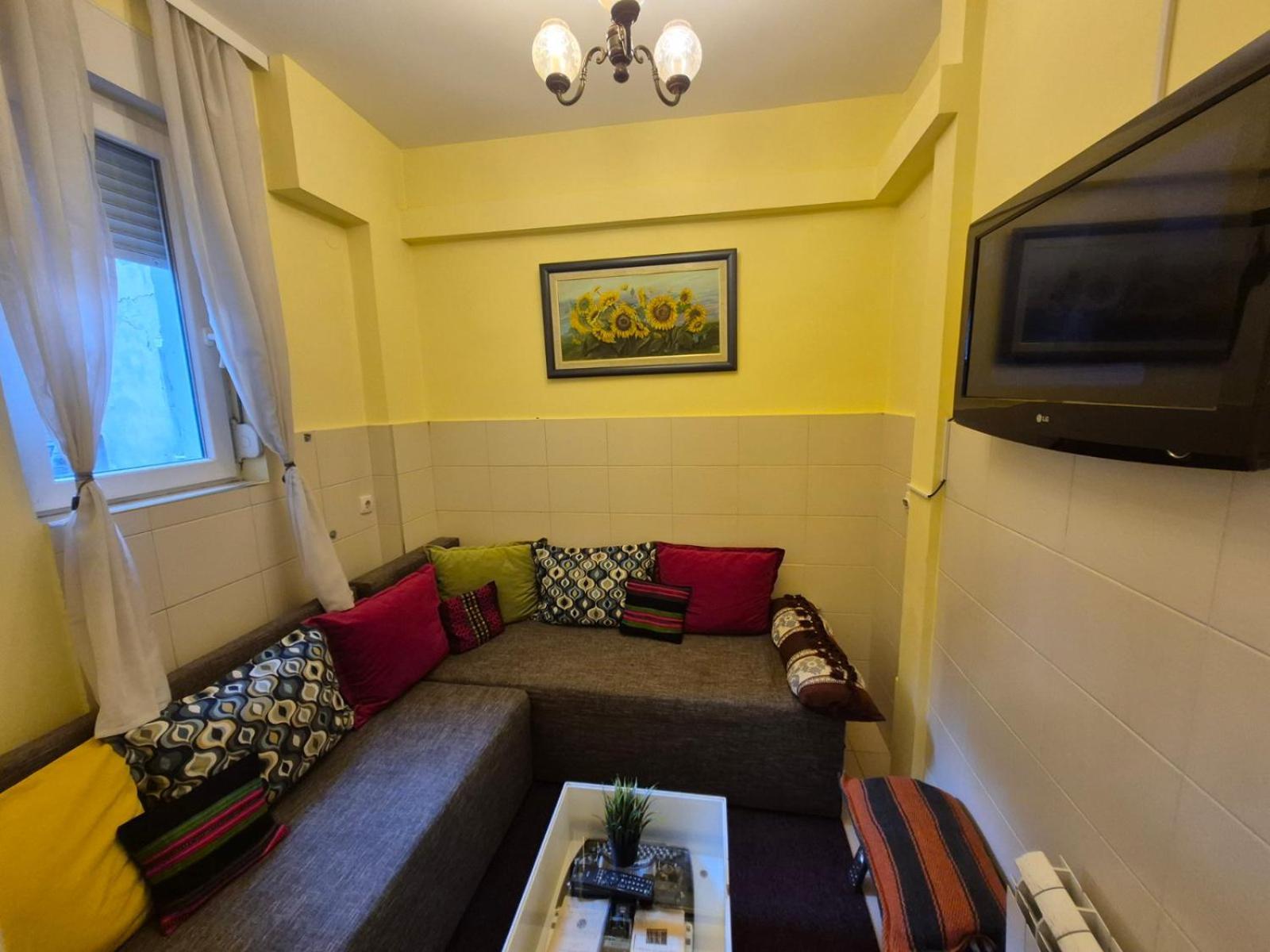 Authentic Belgrade Centre Hostel - Only Private Rooms Belgrado Exterior foto