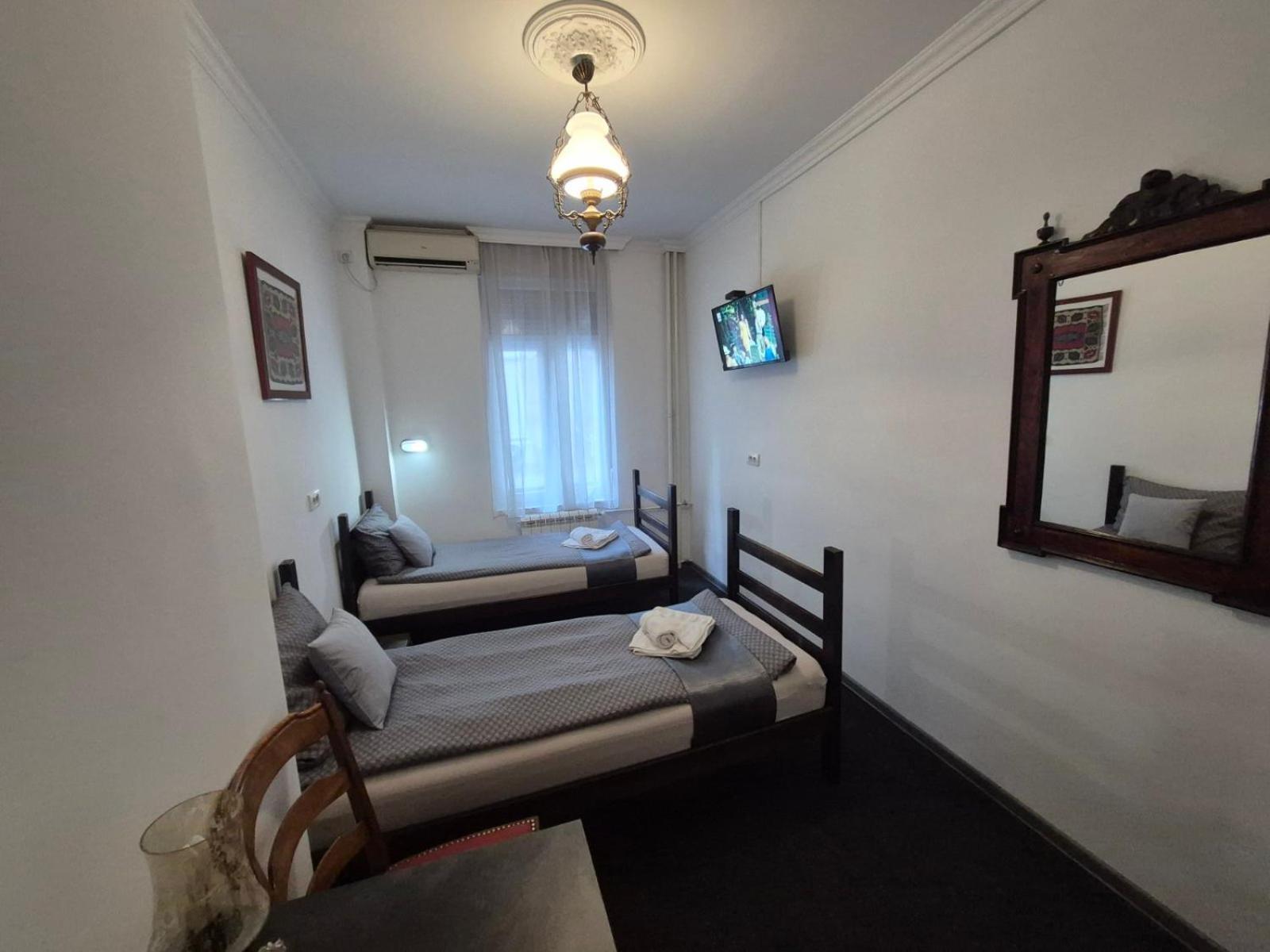 Authentic Belgrade Centre Hostel - Only Private Rooms Belgrado Exterior foto