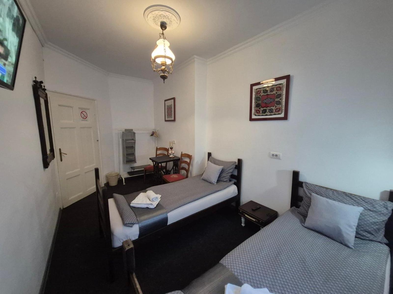 Authentic Belgrade Centre Hostel - Only Private Rooms Belgrado Exterior foto