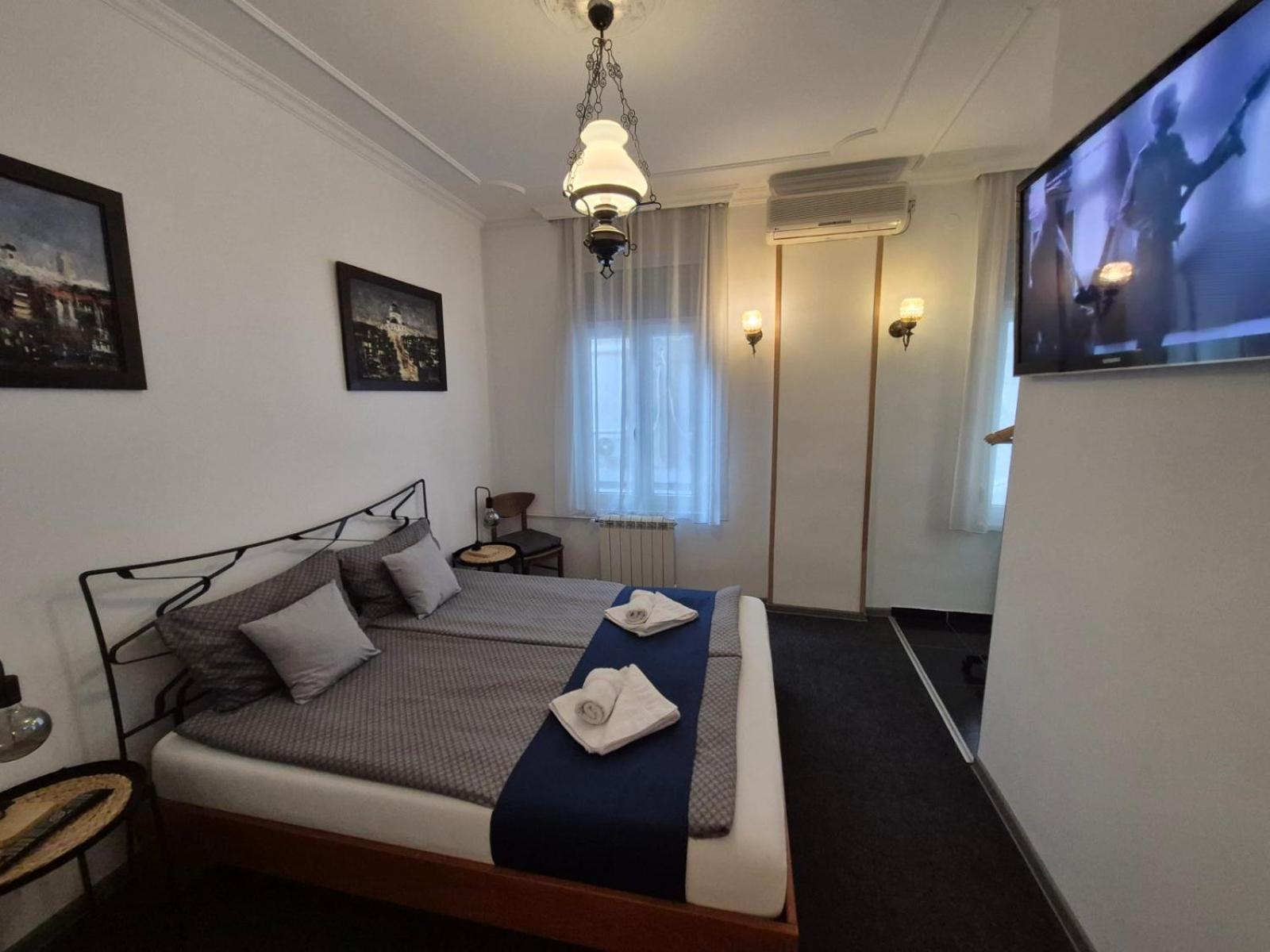 Authentic Belgrade Centre Hostel - Only Private Rooms Belgrado Exterior foto