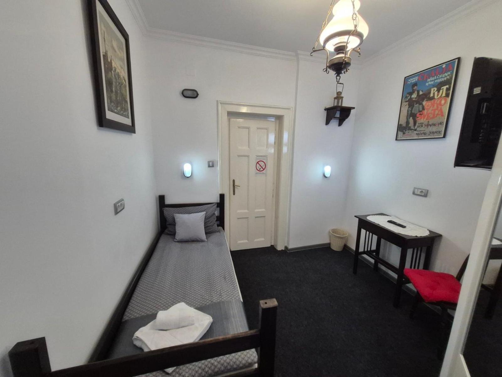 Authentic Belgrade Centre Hostel - Only Private Rooms Belgrado Exterior foto