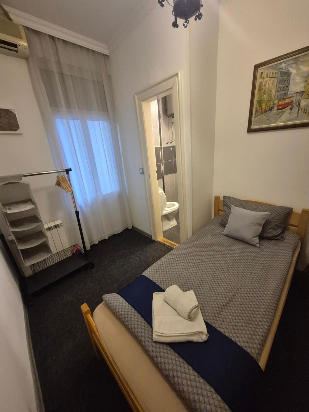 Authentic Belgrade Centre Hostel - Only Private Rooms Belgrado Exterior foto