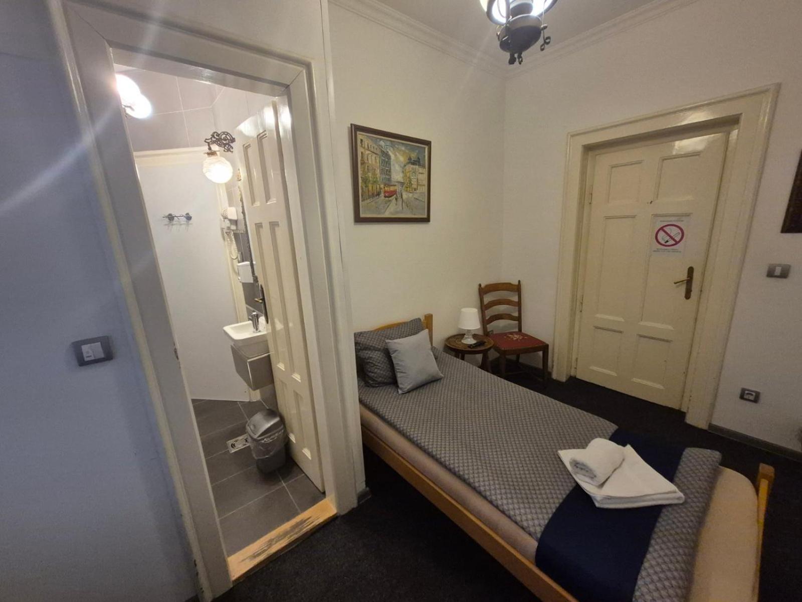 Authentic Belgrade Centre Hostel - Only Private Rooms Belgrado Exterior foto