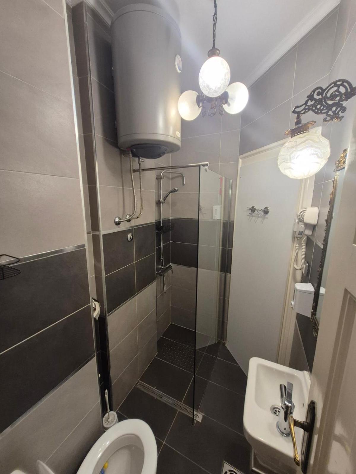 Authentic Belgrade Centre Hostel - Only Private Rooms Belgrado Exterior foto